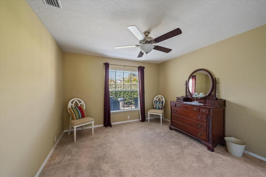 Под контрактом: $565,000 (3 спален, 2 ванн, 2356 Квадратных фут)