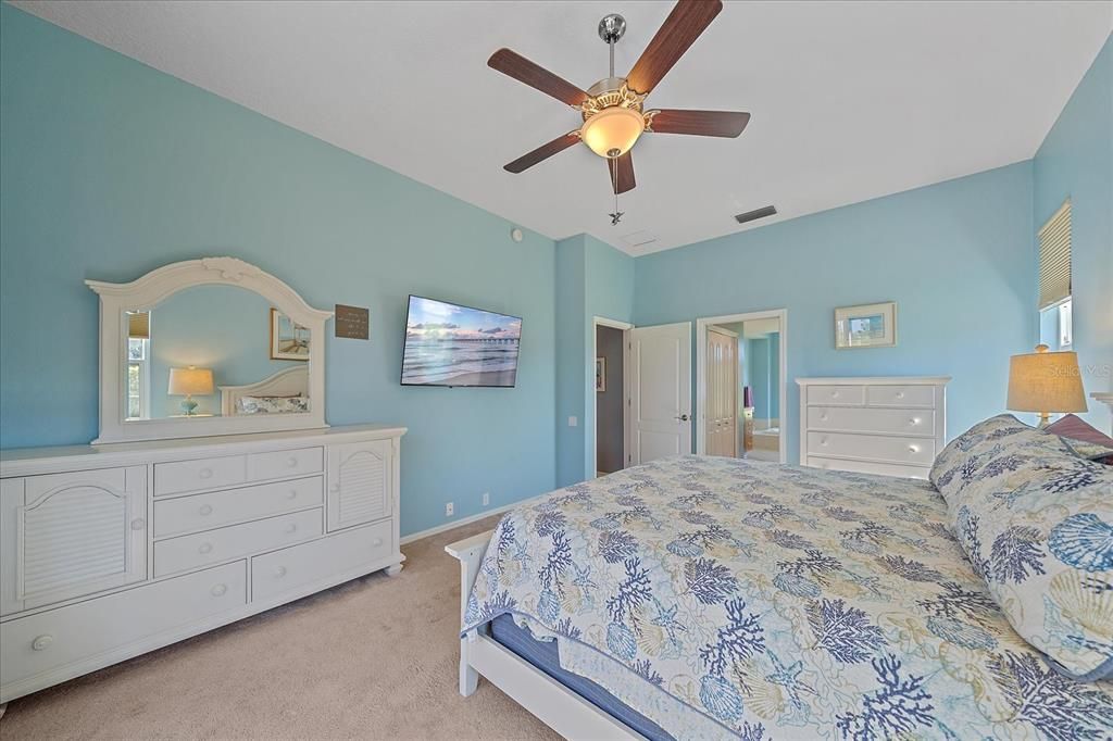 Под контрактом: $565,000 (3 спален, 2 ванн, 2356 Квадратных фут)