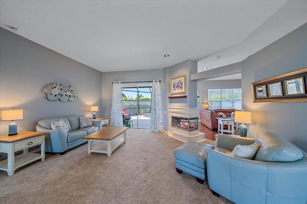 Под контрактом: $565,000 (3 спален, 2 ванн, 2356 Квадратных фут)