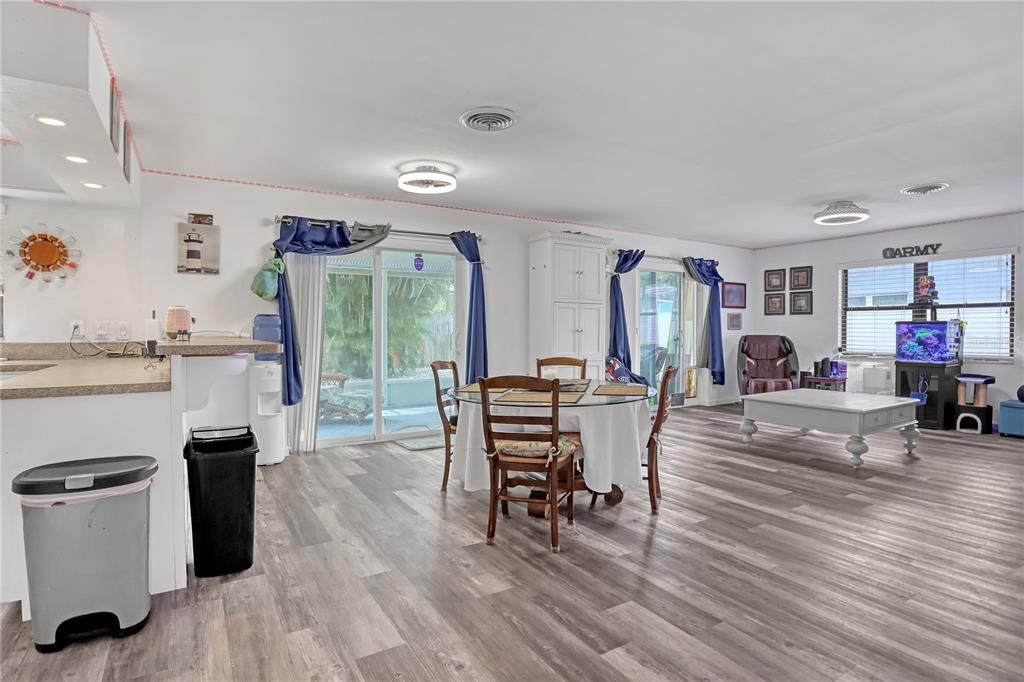 待售: $340,000 (3 贝兹, 2 浴室, 1244 平方英尺)