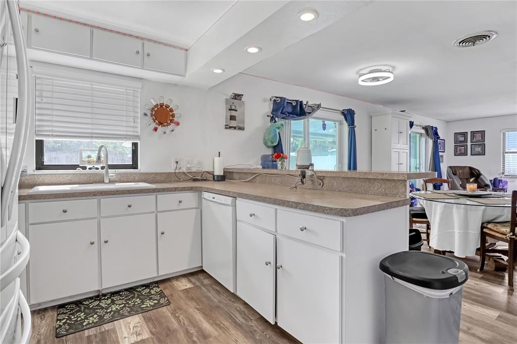 待售: $340,000 (3 贝兹, 2 浴室, 1244 平方英尺)