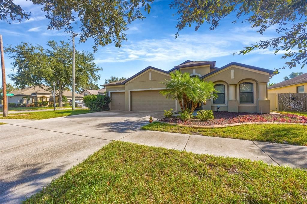 Active With Contract: $395,000 (4 beds, 2 baths, 2093 Square Feet)