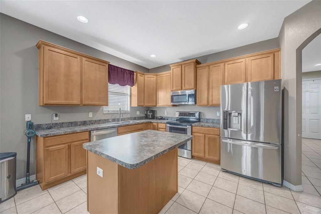 Active With Contract: $395,000 (4 beds, 2 baths, 2093 Square Feet)