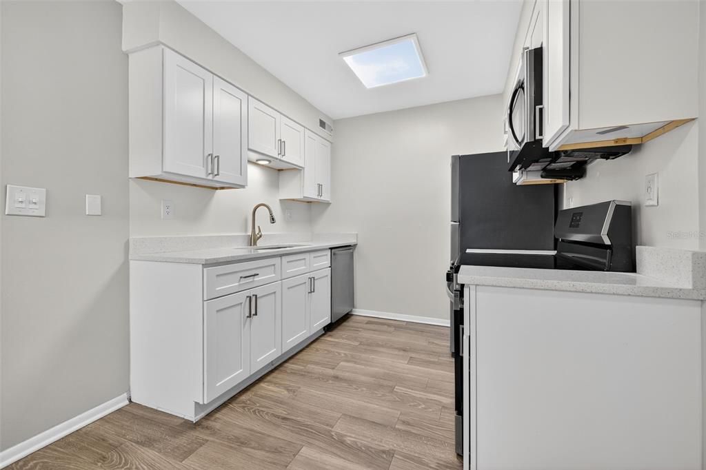 For Rent: $1,768 (2 beds, 1 baths, 786 Square Feet)