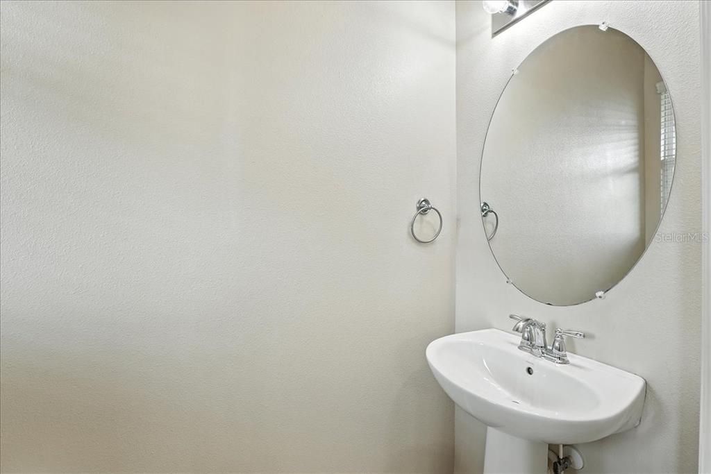 合同活跃: $2,295 (3 贝兹, 2 浴室, 1687 平方英尺)