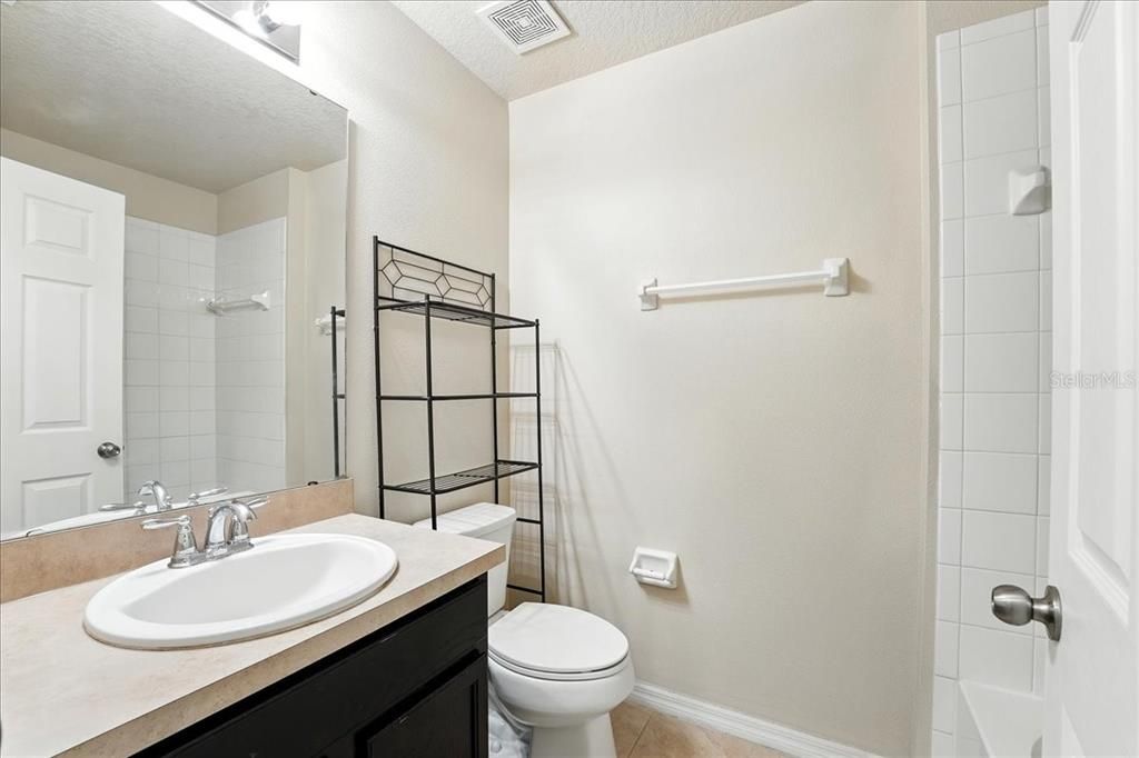 合同活跃: $2,295 (3 贝兹, 2 浴室, 1687 平方英尺)