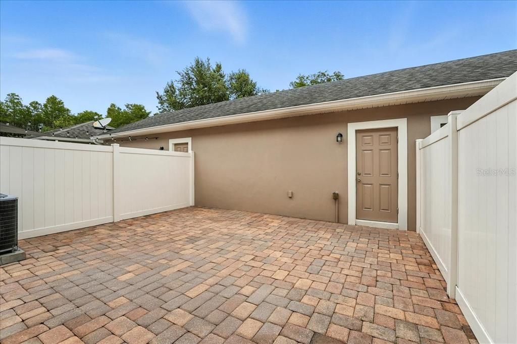 合同活跃: $2,295 (3 贝兹, 2 浴室, 1687 平方英尺)