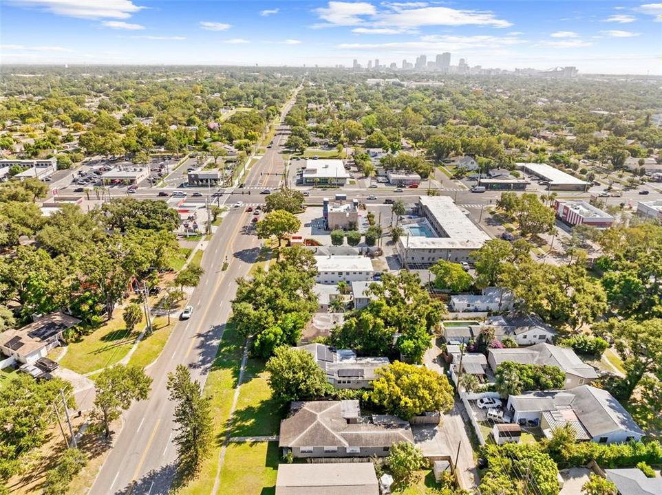 合同活跃: $299,999 (3 贝兹, 2 浴室, 1300 平方英尺)