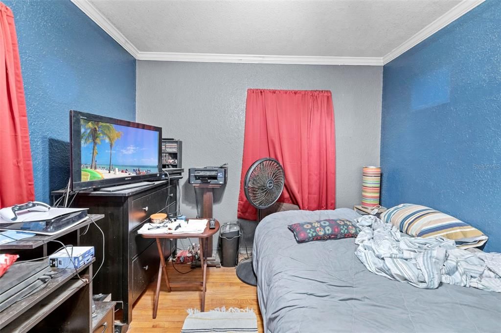 合同活跃: $299,999 (3 贝兹, 2 浴室, 1300 平方英尺)