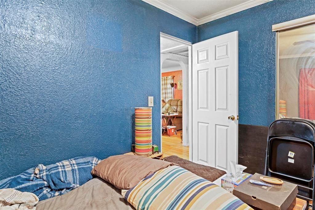 合同活跃: $299,999 (3 贝兹, 2 浴室, 1300 平方英尺)