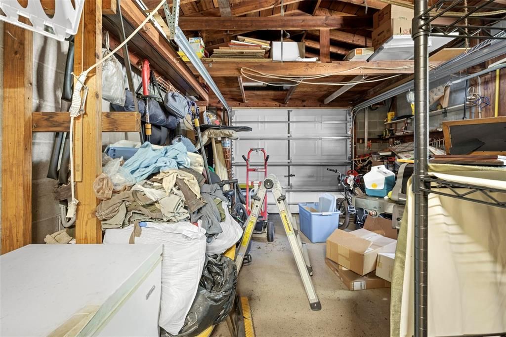 合同活跃: $299,999 (3 贝兹, 2 浴室, 1300 平方英尺)