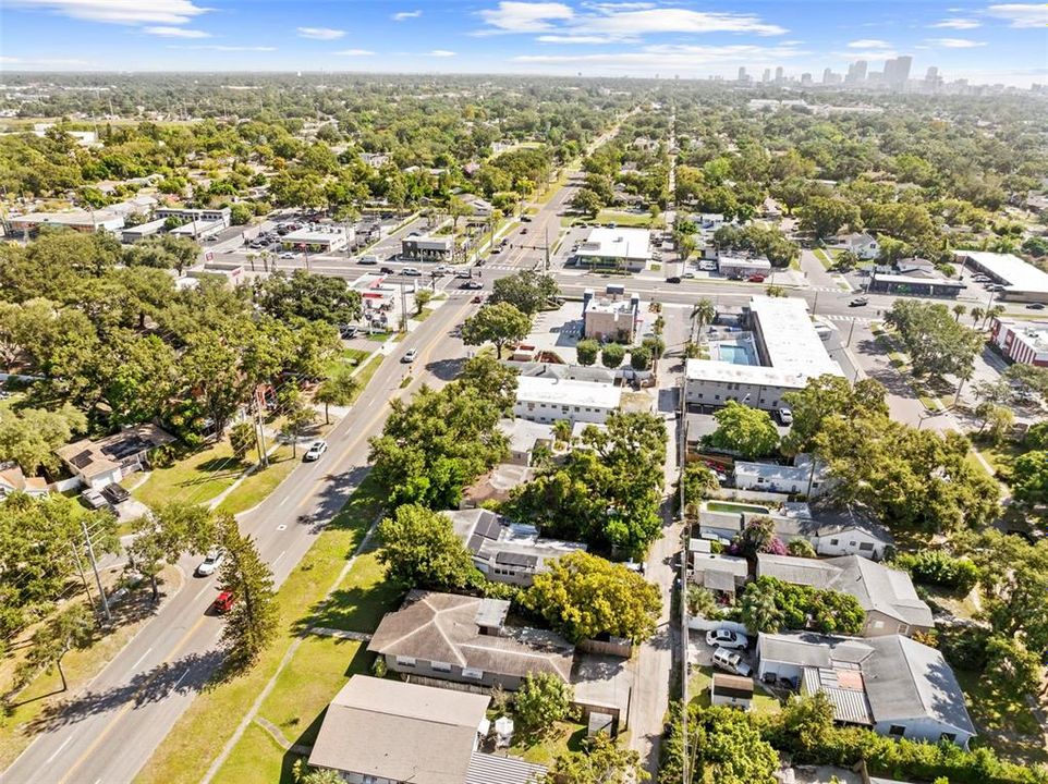 合同活跃: $299,999 (3 贝兹, 2 浴室, 1300 平方英尺)