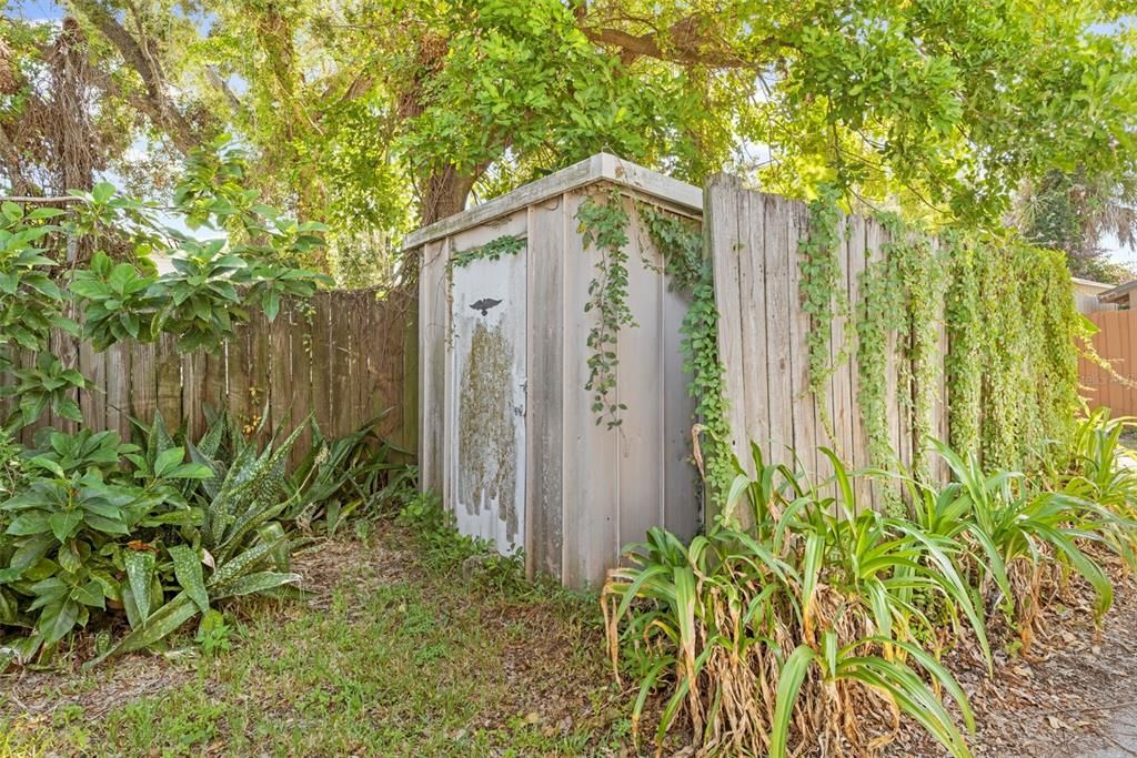 合同活跃: $299,999 (3 贝兹, 2 浴室, 1300 平方英尺)