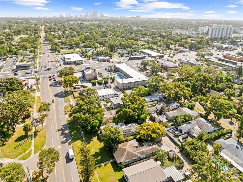 合同活跃: $299,999 (3 贝兹, 2 浴室, 1300 平方英尺)