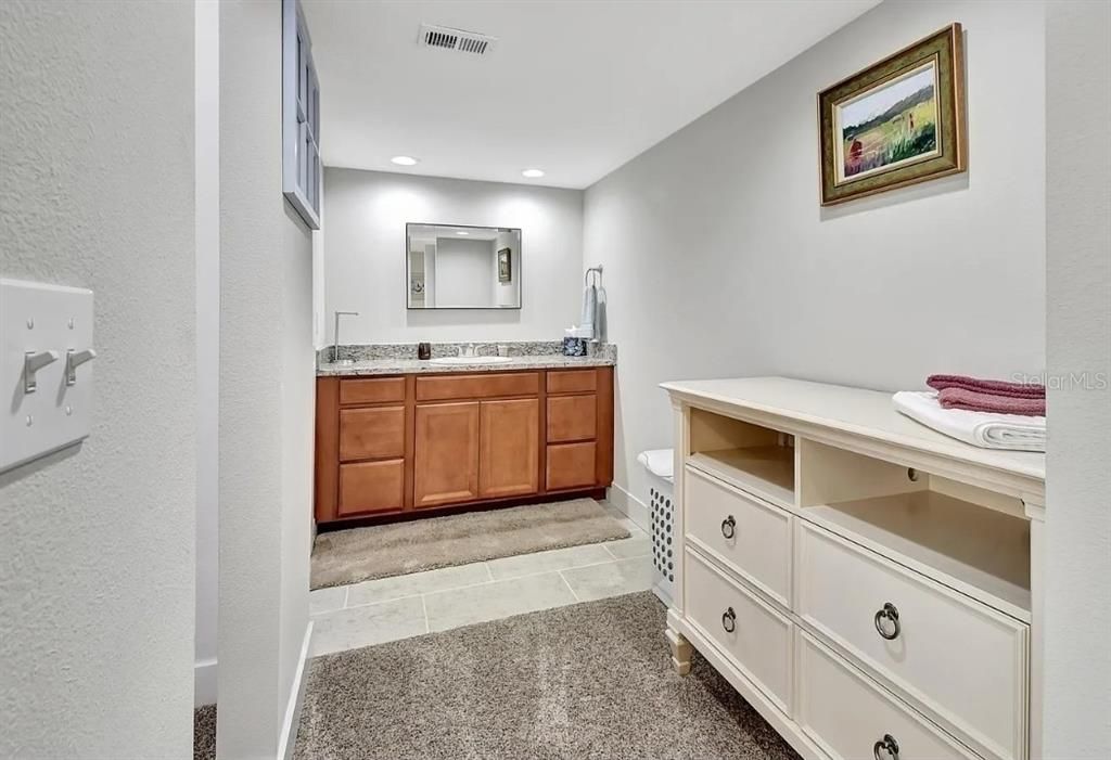 В аренду: $1,700 (2 спален, 2 ванн, 1165 Квадратных фут)