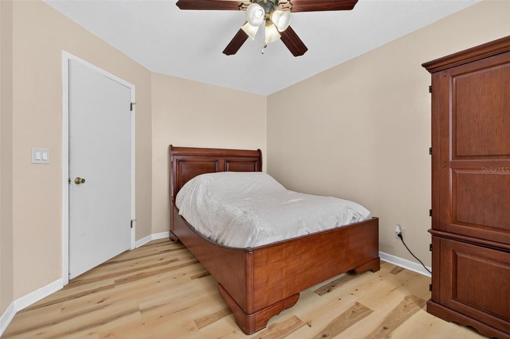 待售: $375,000 (2 贝兹, 2 浴室, 1018 平方英尺)