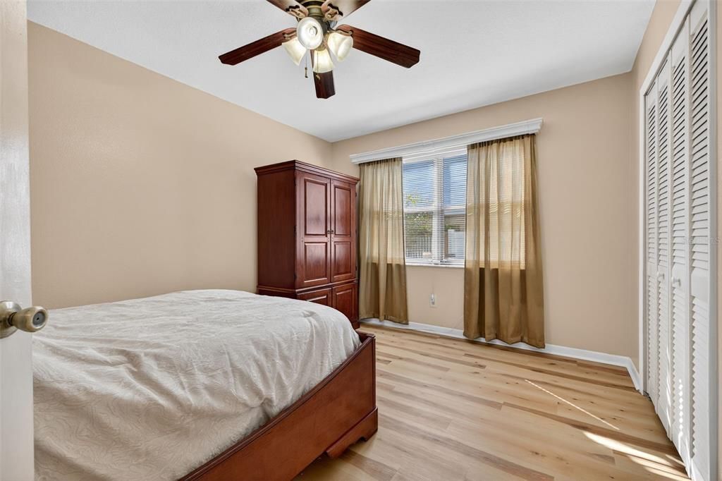 待售: $375,000 (2 贝兹, 2 浴室, 1018 平方英尺)