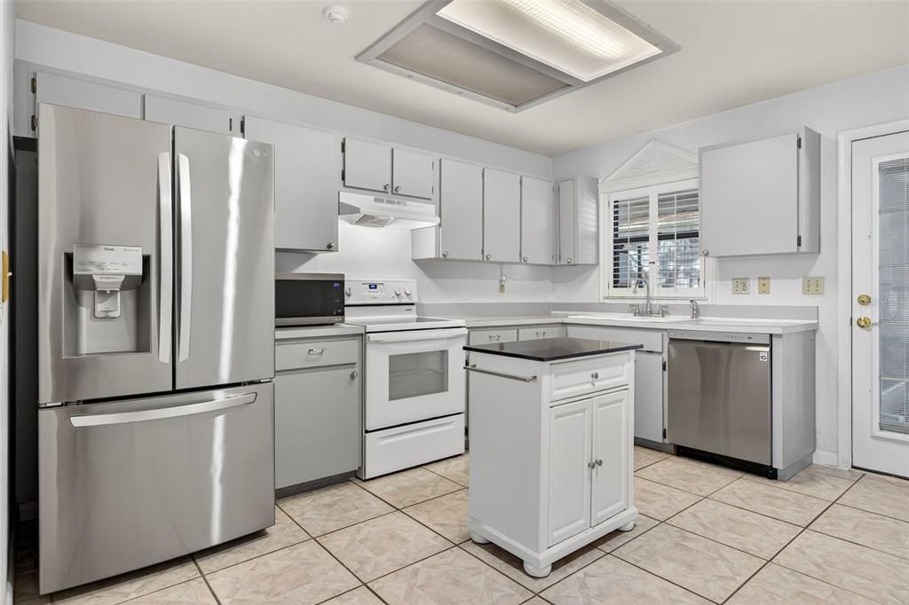 待售: $375,000 (2 贝兹, 2 浴室, 1018 平方英尺)