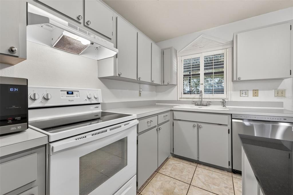 待售: $375,000 (2 贝兹, 2 浴室, 1018 平方英尺)