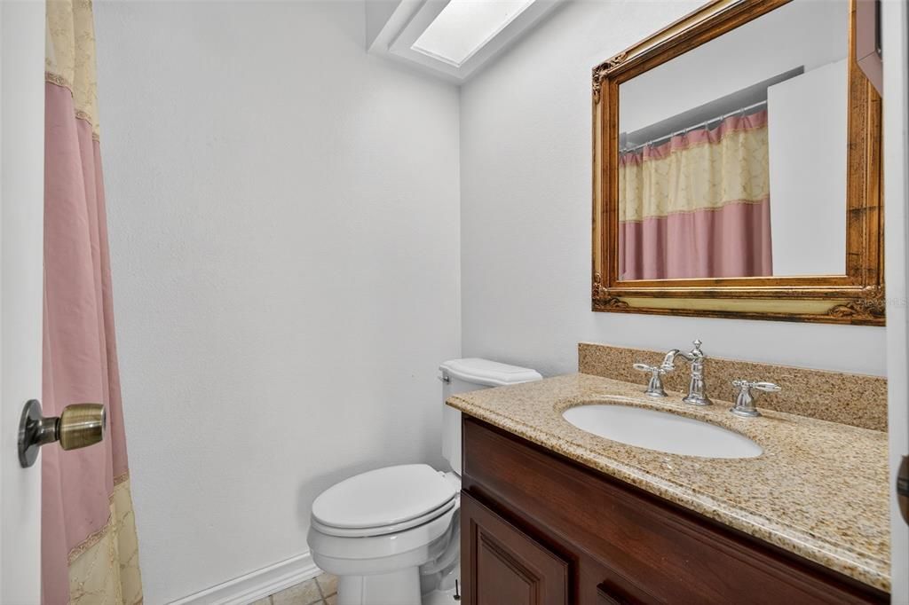 待售: $375,000 (2 贝兹, 2 浴室, 1018 平方英尺)