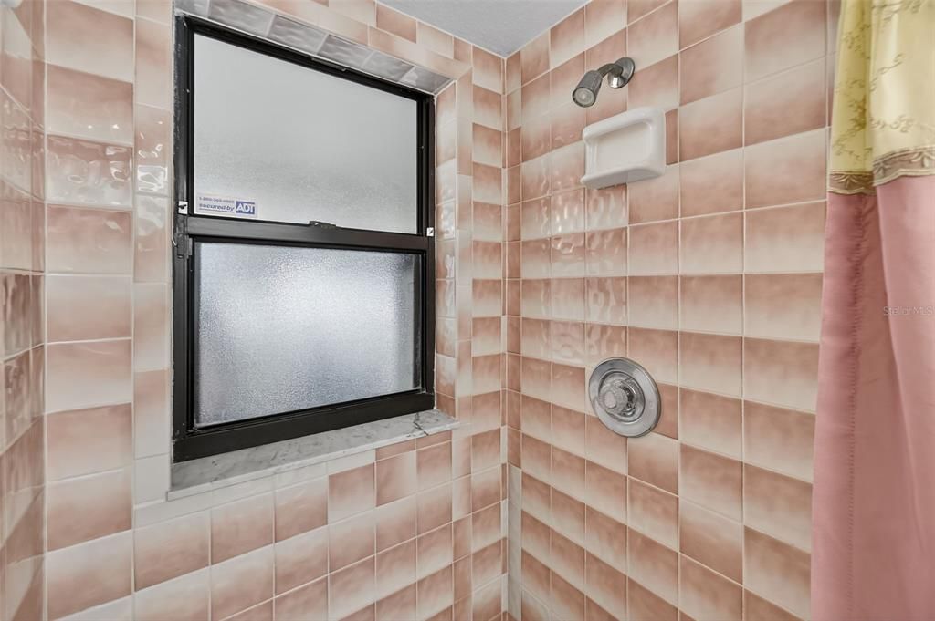 待售: $375,000 (2 贝兹, 2 浴室, 1018 平方英尺)