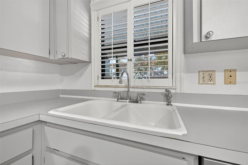 待售: $375,000 (2 贝兹, 2 浴室, 1018 平方英尺)