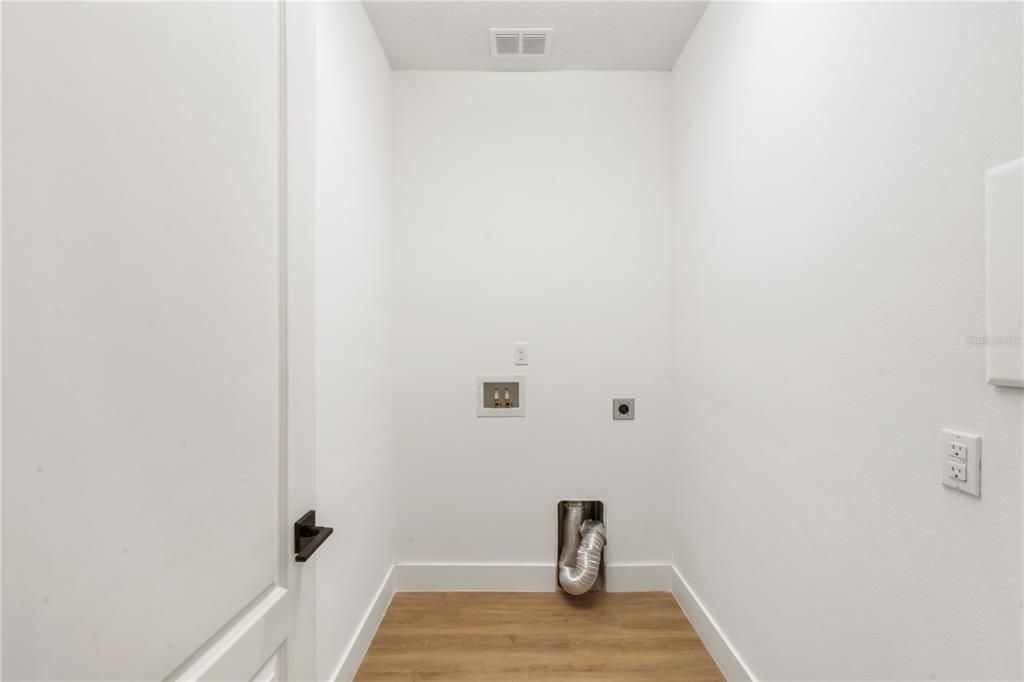 For Sale: $695,000 (4 beds, 2 baths, 2490 Square Feet)