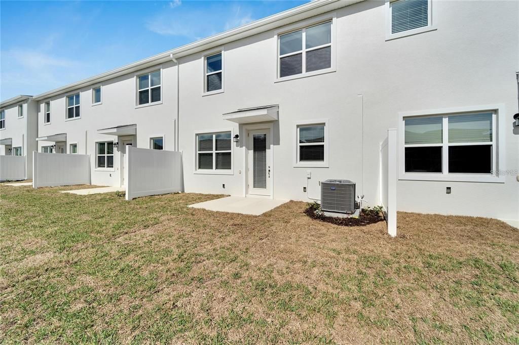 出租: $2,500 (4 贝兹, 3 浴室, 1954 平方英尺)