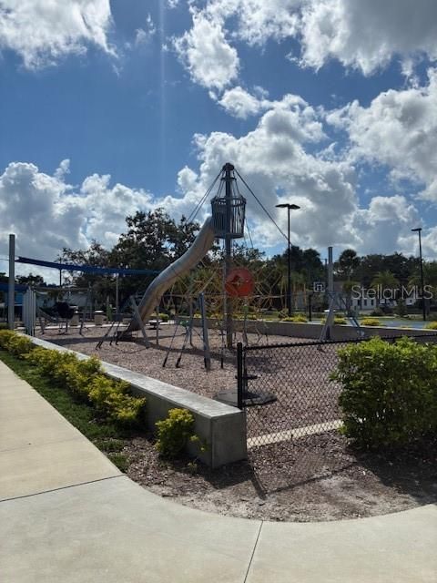 待售: $49,990 (0.09 acres)