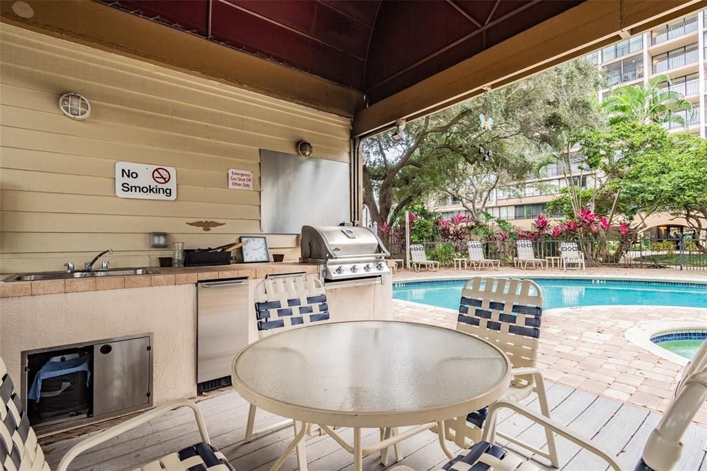 For Sale: $325,000 (2 beds, 2 baths, 1032 Square Feet)