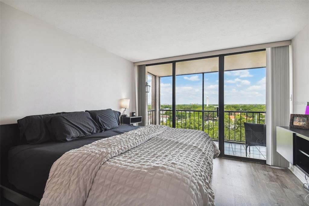 For Sale: $325,000 (2 beds, 2 baths, 1032 Square Feet)