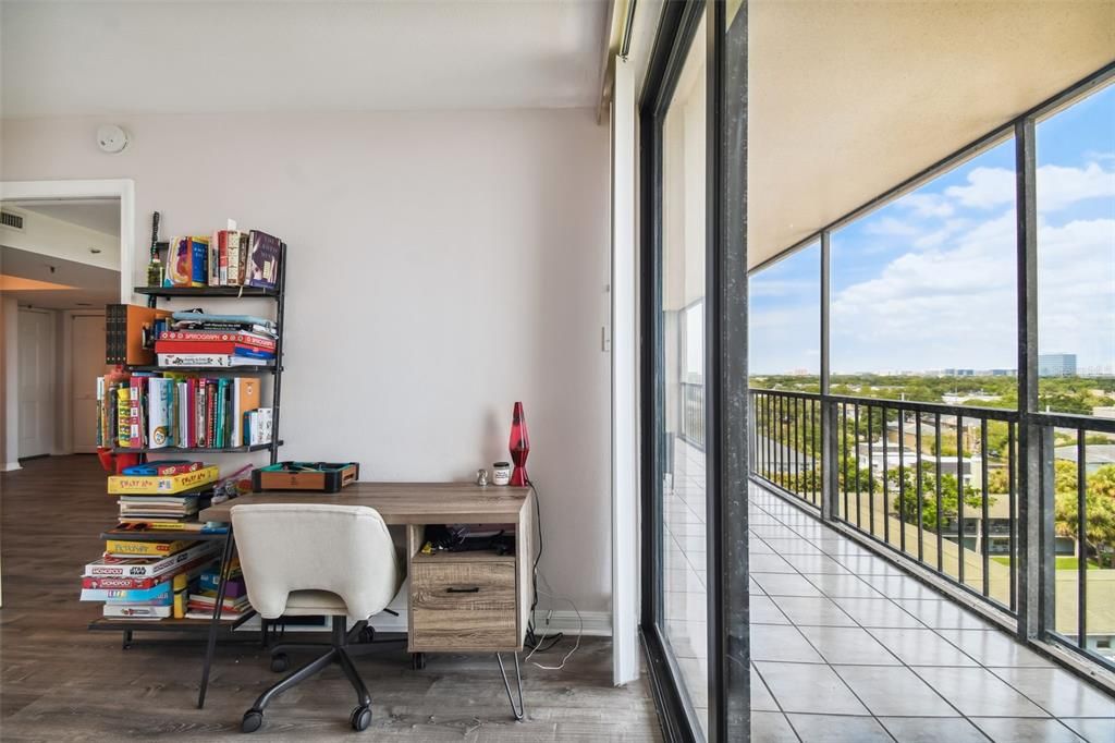 For Sale: $325,000 (2 beds, 2 baths, 1032 Square Feet)