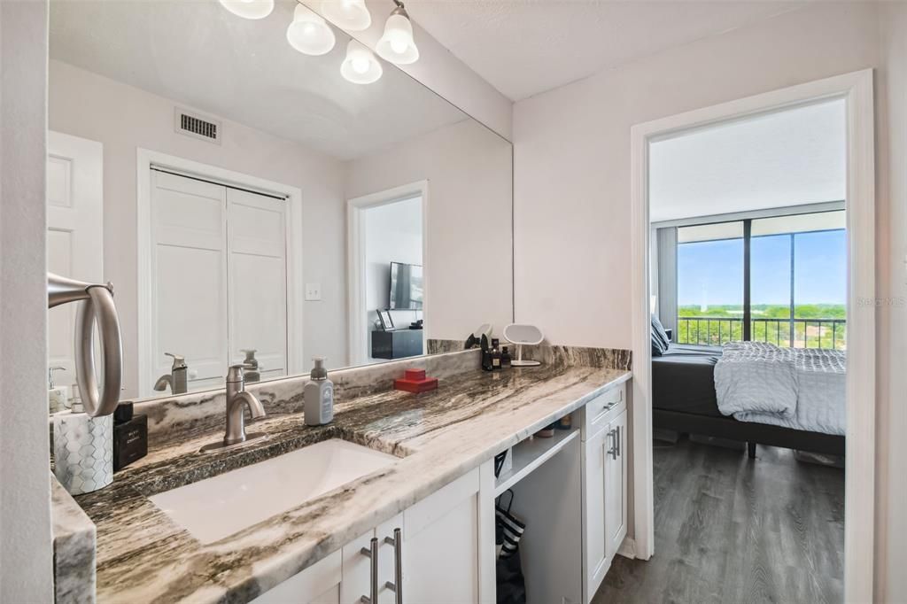 For Sale: $325,000 (2 beds, 2 baths, 1032 Square Feet)