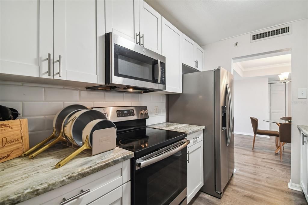 For Sale: $325,000 (2 beds, 2 baths, 1032 Square Feet)