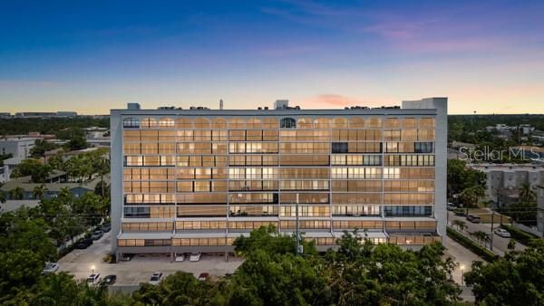 For Sale: $325,000 (2 beds, 2 baths, 1032 Square Feet)