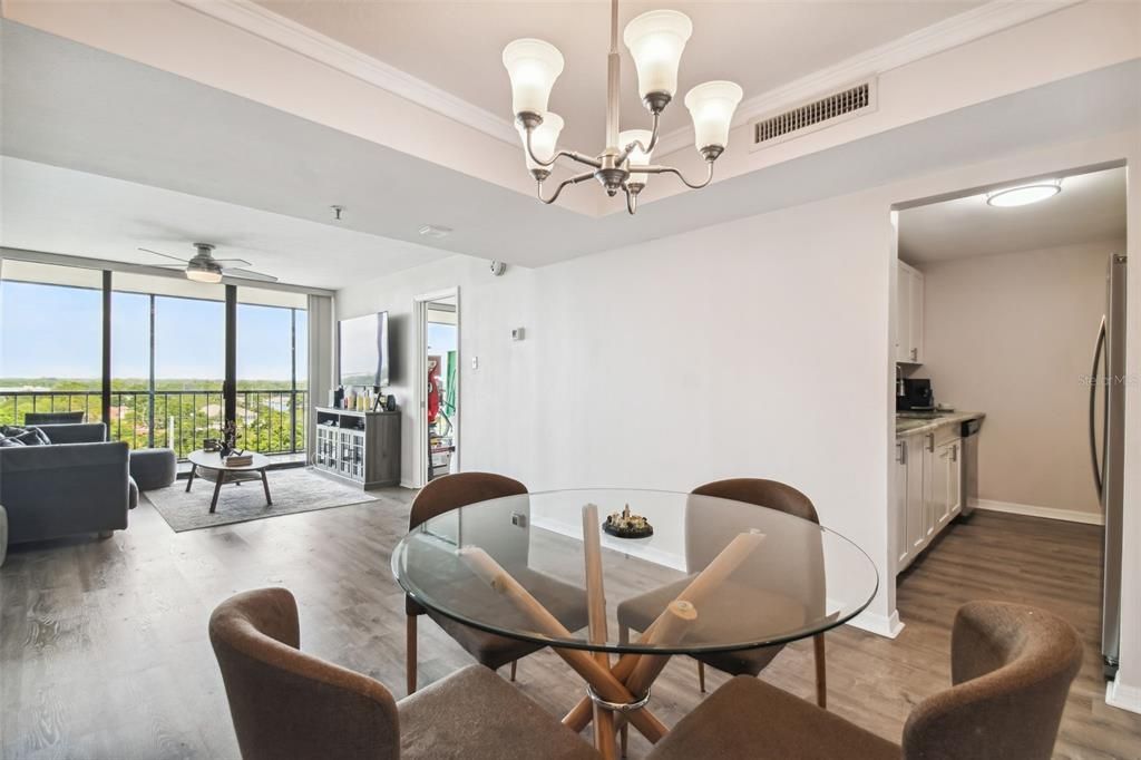 For Sale: $325,000 (2 beds, 2 baths, 1032 Square Feet)