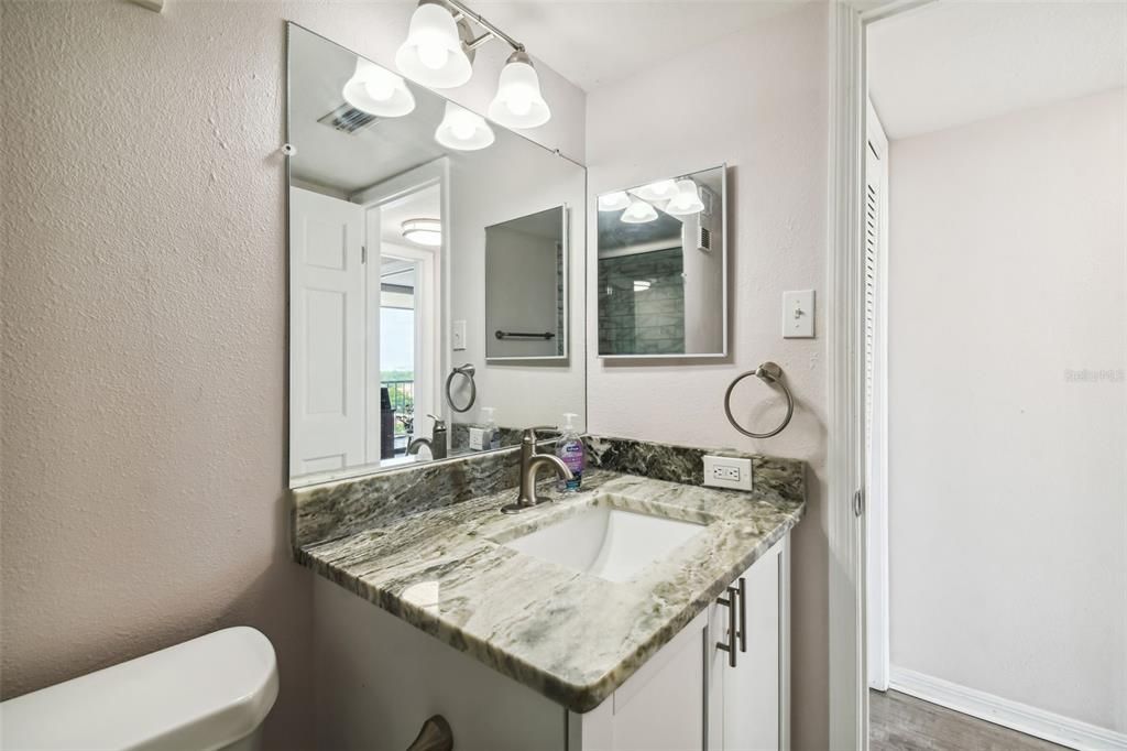For Sale: $325,000 (2 beds, 2 baths, 1032 Square Feet)