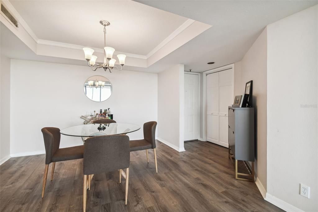 For Sale: $325,000 (2 beds, 2 baths, 1032 Square Feet)