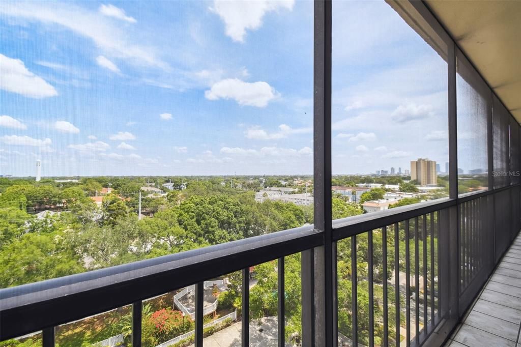 For Sale: $325,000 (2 beds, 2 baths, 1032 Square Feet)