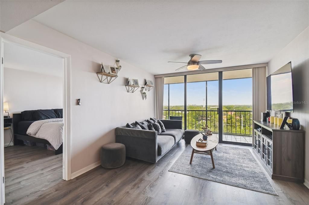 For Sale: $325,000 (2 beds, 2 baths, 1032 Square Feet)