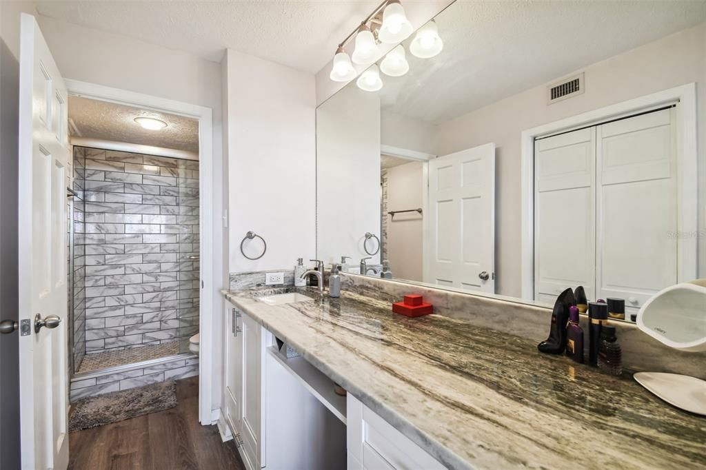 For Sale: $325,000 (2 beds, 2 baths, 1032 Square Feet)