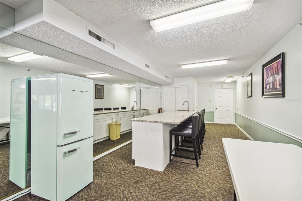 For Sale: $325,000 (2 beds, 2 baths, 1032 Square Feet)