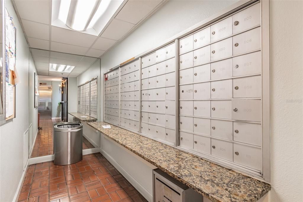 For Sale: $325,000 (2 beds, 2 baths, 1032 Square Feet)