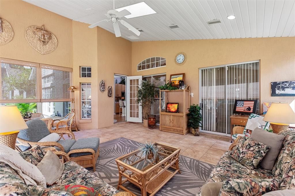 En Venta: $399,000 (3 camas, 2 baños, 2502 Pies cuadrados)