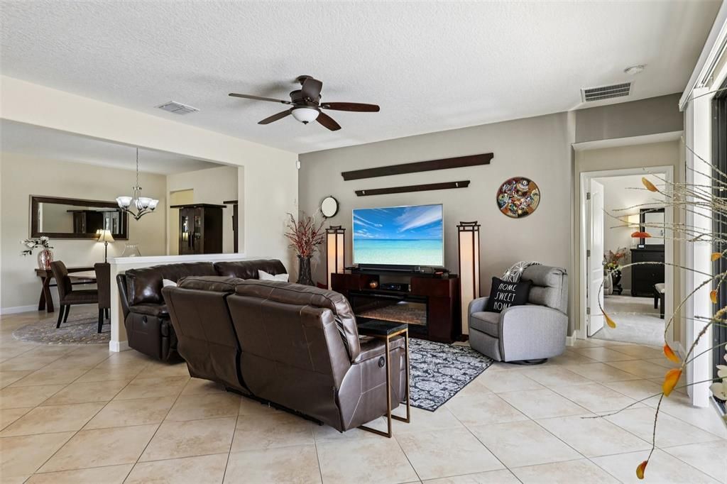 Active With Contract: $595,000 (3 beds, 3 baths, 2571 Square Feet)