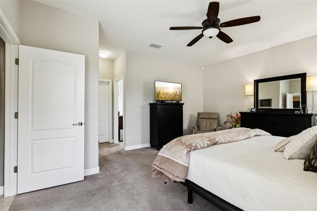 Active With Contract: $595,000 (3 beds, 3 baths, 2571 Square Feet)