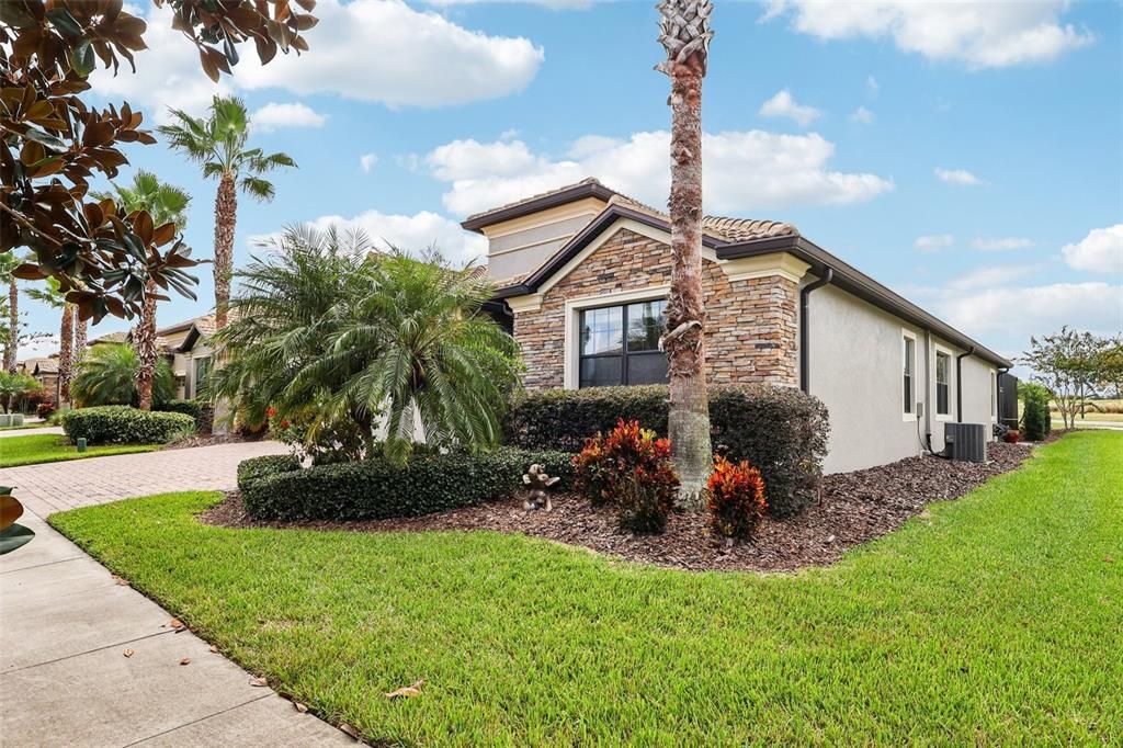 Active With Contract: $595,000 (3 beds, 3 baths, 2571 Square Feet)