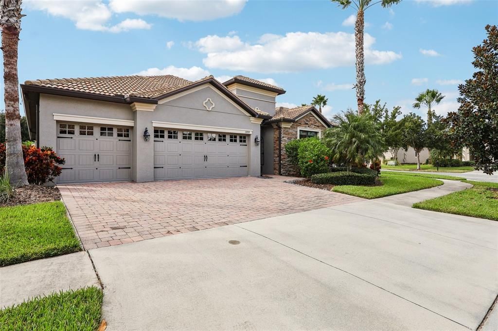 Active With Contract: $595,000 (3 beds, 3 baths, 2571 Square Feet)