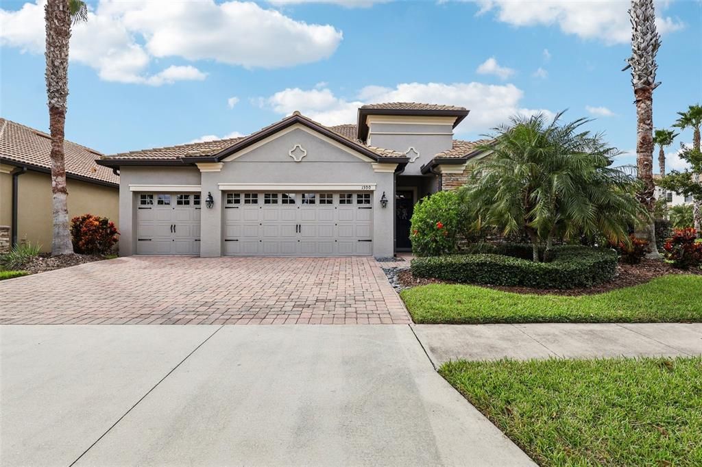 Active With Contract: $595,000 (3 beds, 3 baths, 2571 Square Feet)