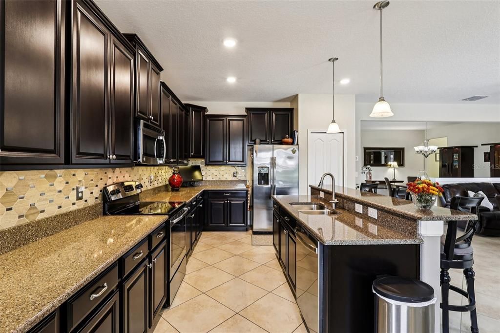 Active With Contract: $595,000 (3 beds, 3 baths, 2571 Square Feet)